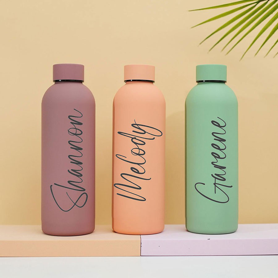 名前入りマット仕上げステンレス製水筒、カスタマイズ可能な手書 - Sports Water Bottle Insulated のレビューと価格